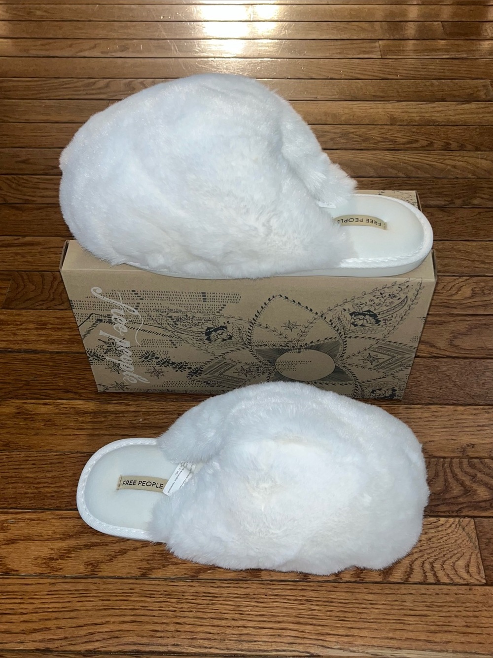 Free People Snowball Faux Fur Slippers Snow White Women’s Size 10-11 (READ ALL)